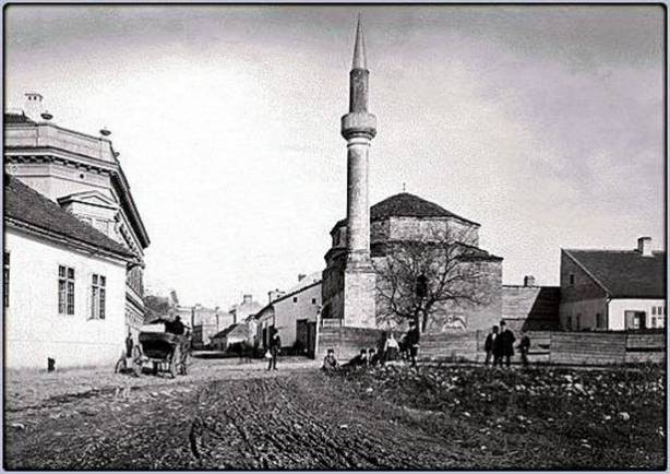 Džamija na Kale Meydan tvrđavi.png